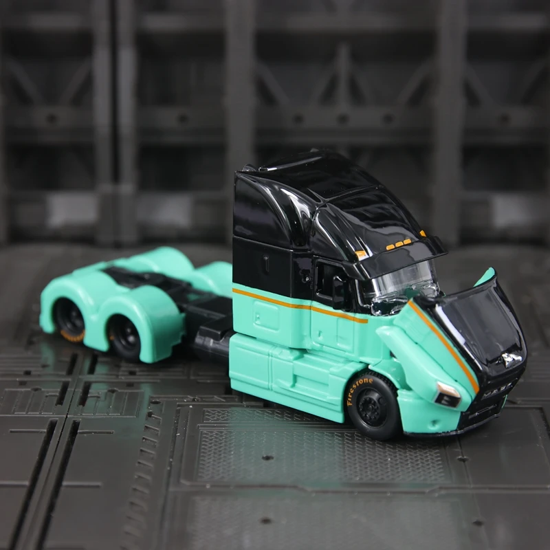 

Модель американского тяжеловесного грузовика Maisto 1:64, имитирующая Mack Anthem, с прицепом, из сплава, с богатой детализацией и тонкой отделкой.