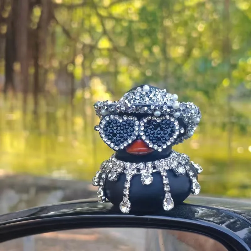 Blingbling Diamond Adorned Rubber Duck Car Accessory Sparkling Encrusted Cute Dashboard Decoration with Fashion Glasses