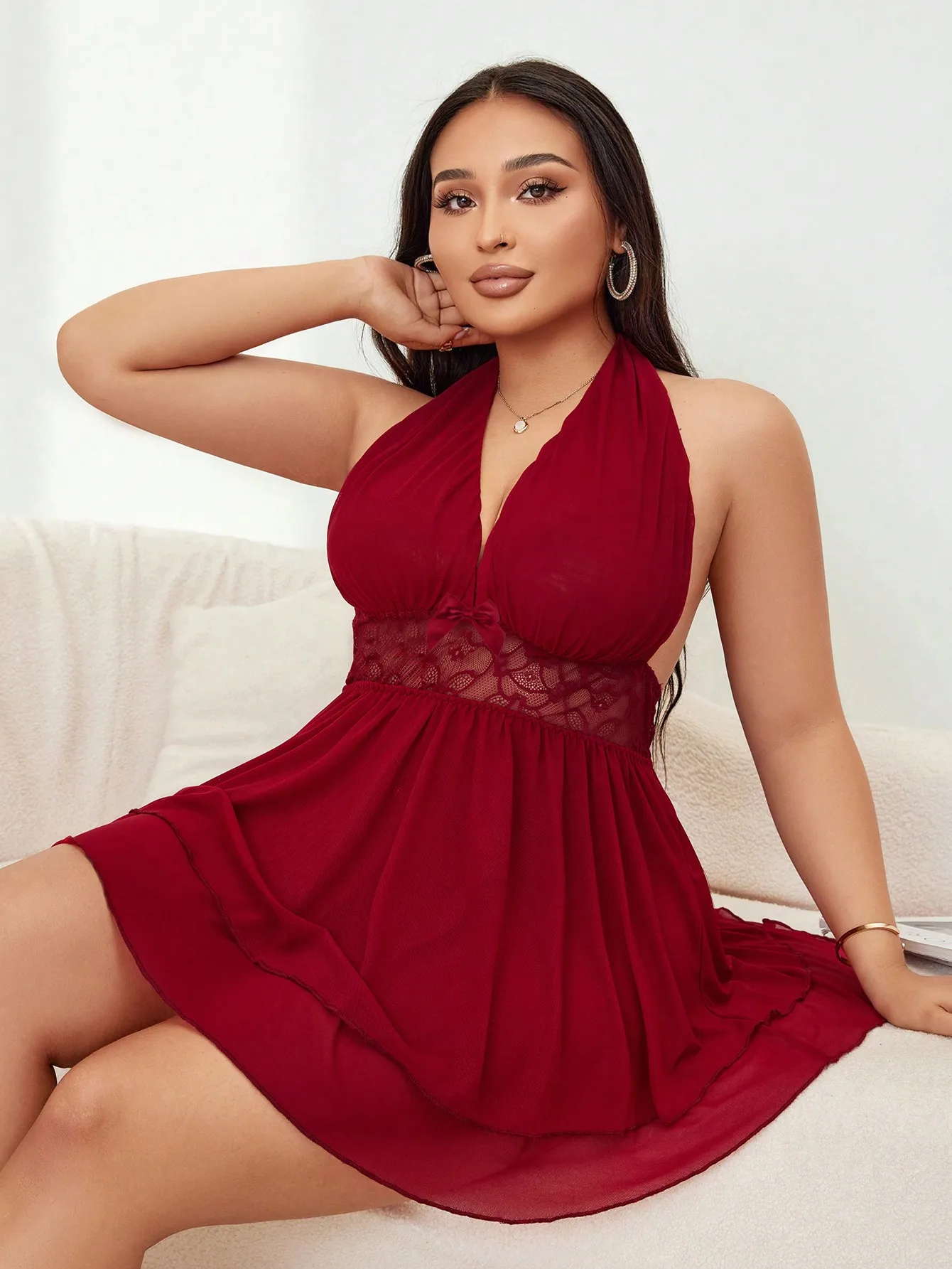 Vestido de Lingerie Vermelho com Decote Halter e Detalhe de Renda, Tamanho Plus