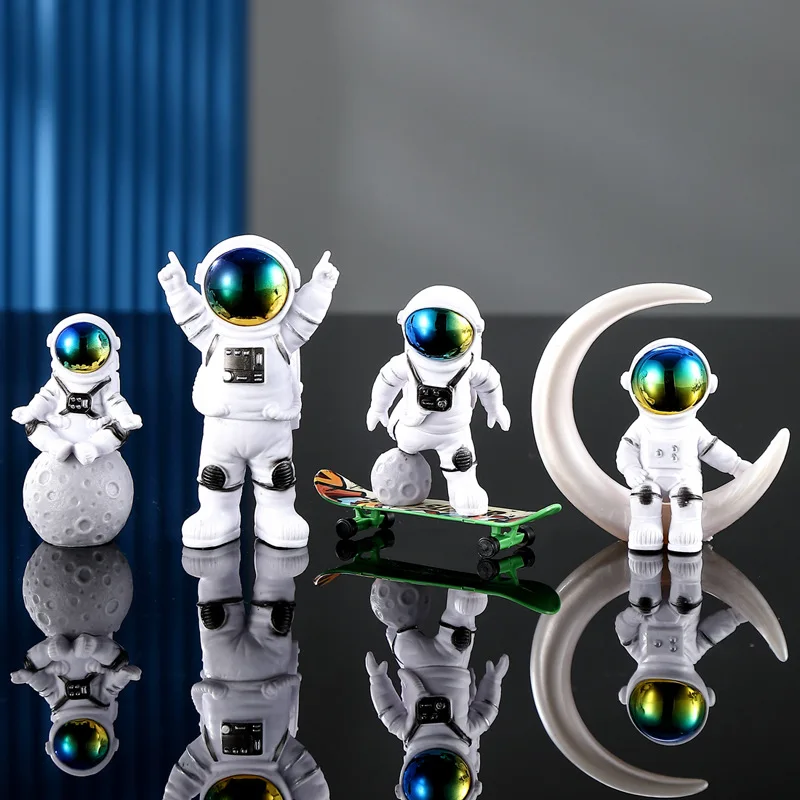 Astronaut Figurines Christmas Resin Spaceman Moon Sculpture Decorative Cosmonaut Statues Miniatures Gift for Kids Toy Home Decor