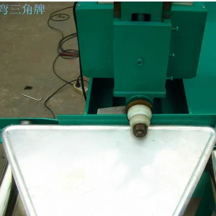 

Highway traffic aluminum plate sign cutting round edge pressing triangle flanging machine for sale