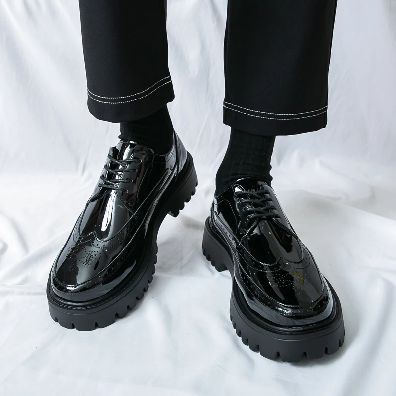 

Модные классические мужские повседневные оксфорды на шнуровке в британском стиле, брендовые кожаные туфли-броги для деловых вечеринок, удобная обувь на толстой подошве