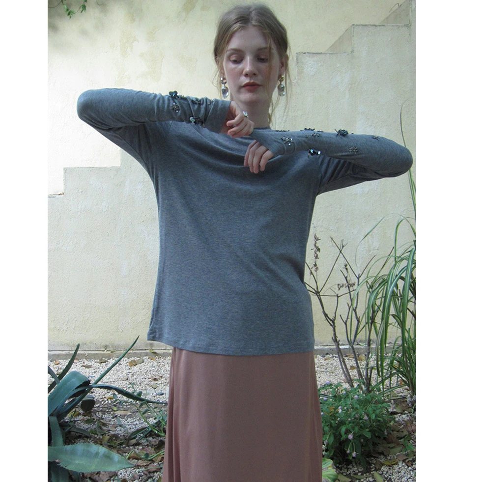 เสื้อยืดผ้าไหมผสมขนสัตว์ทำมือสำหรับผู้หญิง สวมใส่สบาย แขนยาว ลายปักดอกไม้ สไตล์มิว เสื้ออเนกประสงค์ 4 สี...