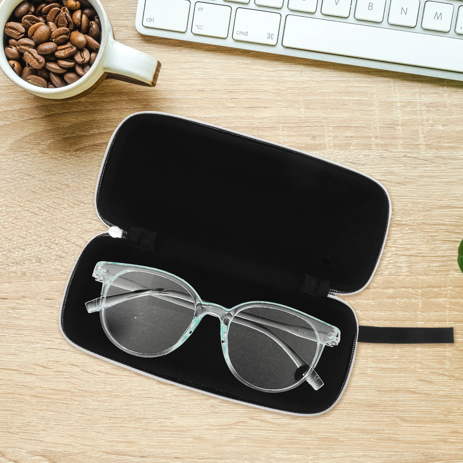 

2Pcs Travel Glasses Case Compact Protective Holder for Safety Glasses Sleek Exterior Robust Impact Resistance Versatile Use