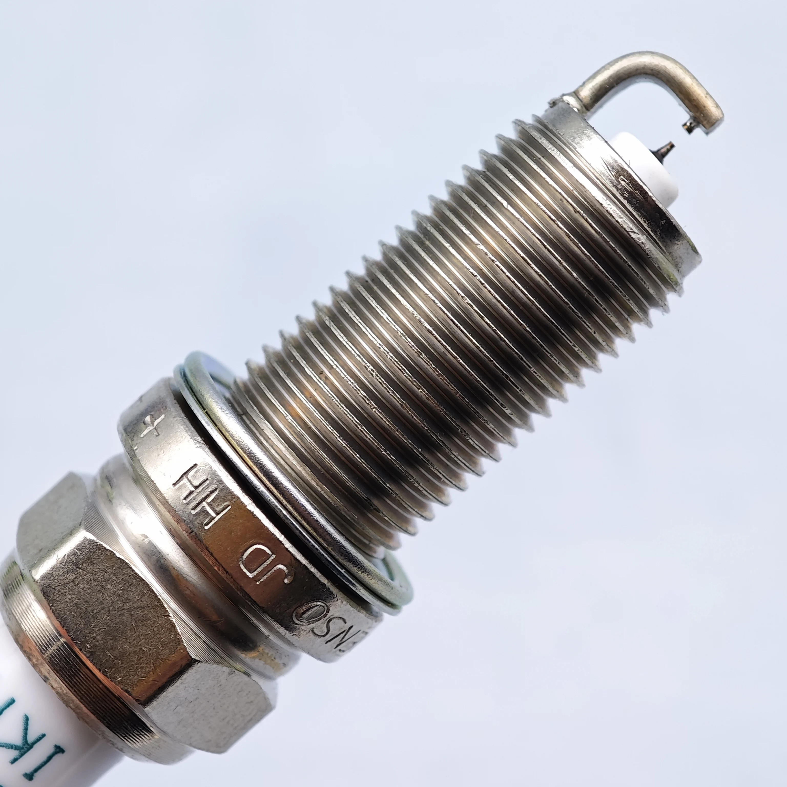 1pcs DENSO Iridium Spark Plug IKH16TT 4703 Adapts To Highlander/Sonata/Lingxiang/Teana/Triumph Sega 408 etc