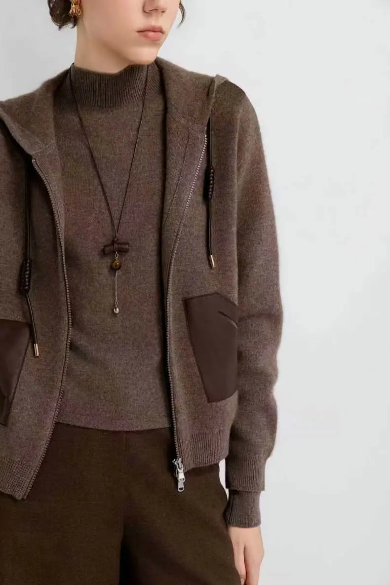 Women'S Autumn/Winter 2026 Color-Block Knit Cardigan Jacket: Hooded Wool Design Featuring Lambskin Paneling And Contrast Zipper.