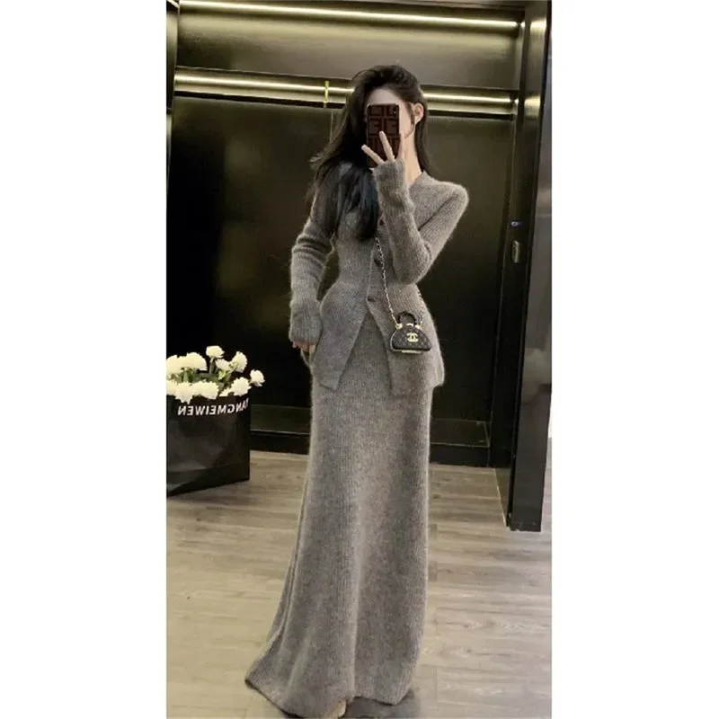 Two Piece/single piece French Retro Slim Fit Long Sleeved Knitted Sweater+High-end Minimalist Half Body Long Skirt Sfor Women