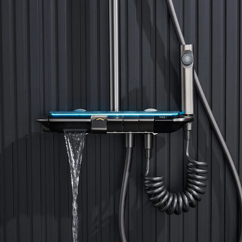 Set shower toilet digital dengan tampilan suhu konstan, tombol piano pintar, lampu ambient, untuk kamar mandi rumah.