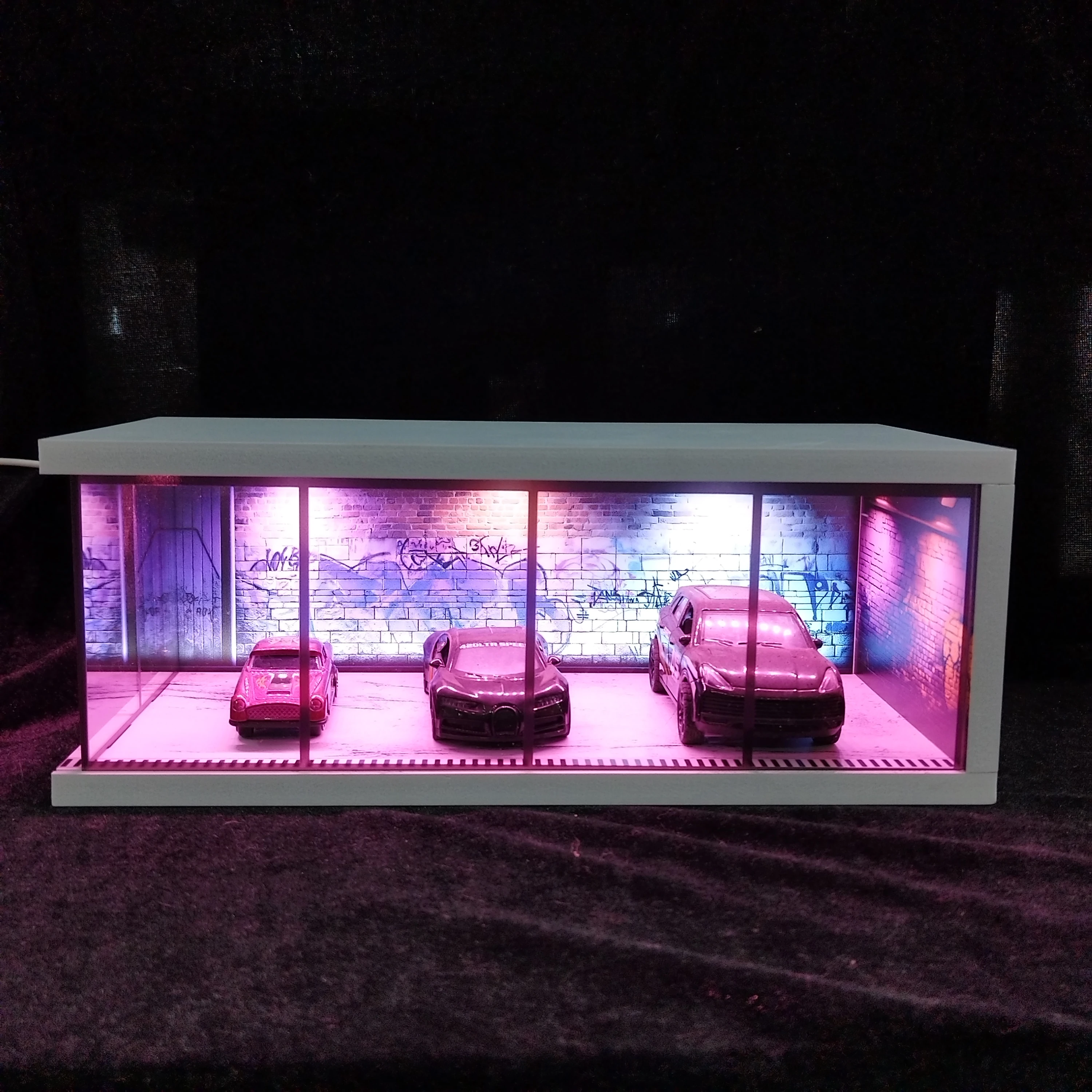 1/64 مقياس دييكاست سيارة عرض القضية مع مصباح ليد واقعية سيارة المرآب ديوراما المنمنمات نماذج مجموعة دييكاست سيارة عرض حالة