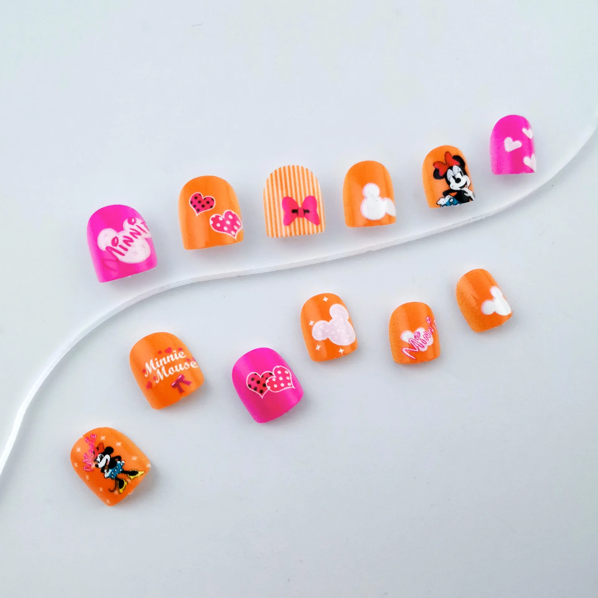 درع مينيسو ديزني للأطفال، درع خاص يرتدي نمط لطيف، فن أظافر كرتوني للفتيات من سن 3 إلى 6 سنوات