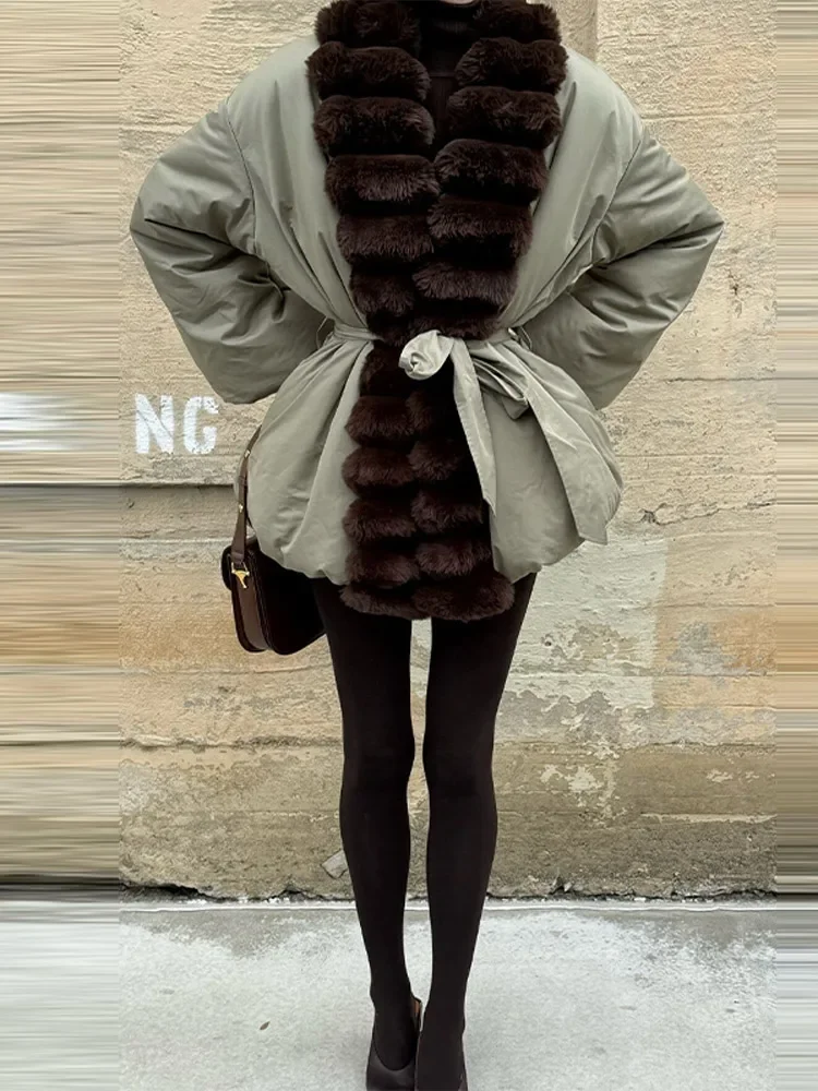 Luxuriöse Kunstfell-Spleißjacke mit Schnürung an der Taille, warme, dicke, wattierte Baumwolljacke, Wintermantel für Damen, neue lässige Streetwear-Oberbekleidung – Detail 7