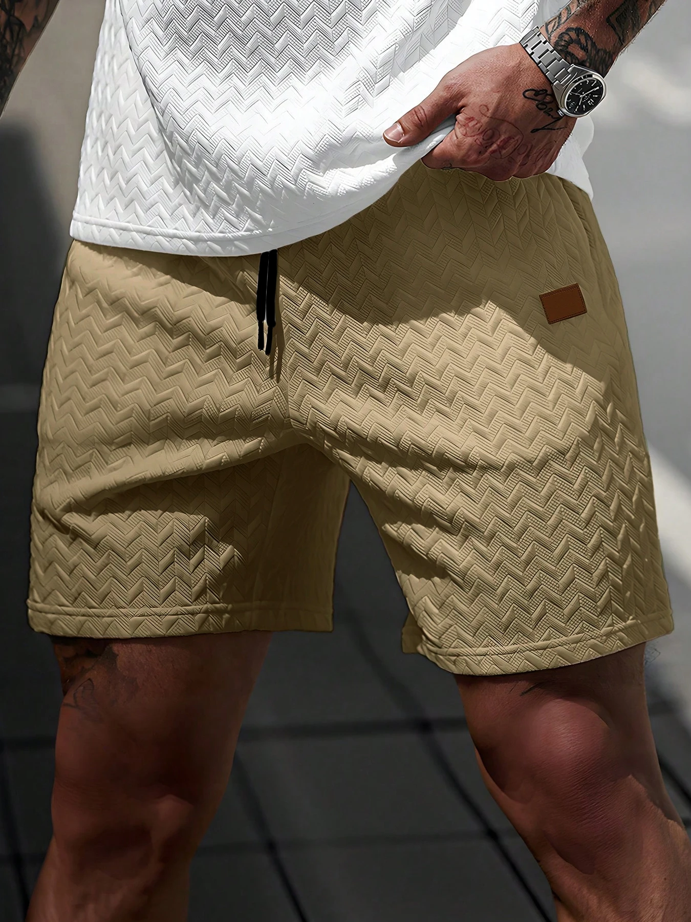 Neue sommerliche Freizeit-Sportshorts: Mit einem gestrickten, leicht dehnbaren Jacquard-Design bieten diese einfarbigen Shorts eine schlichte Optik.