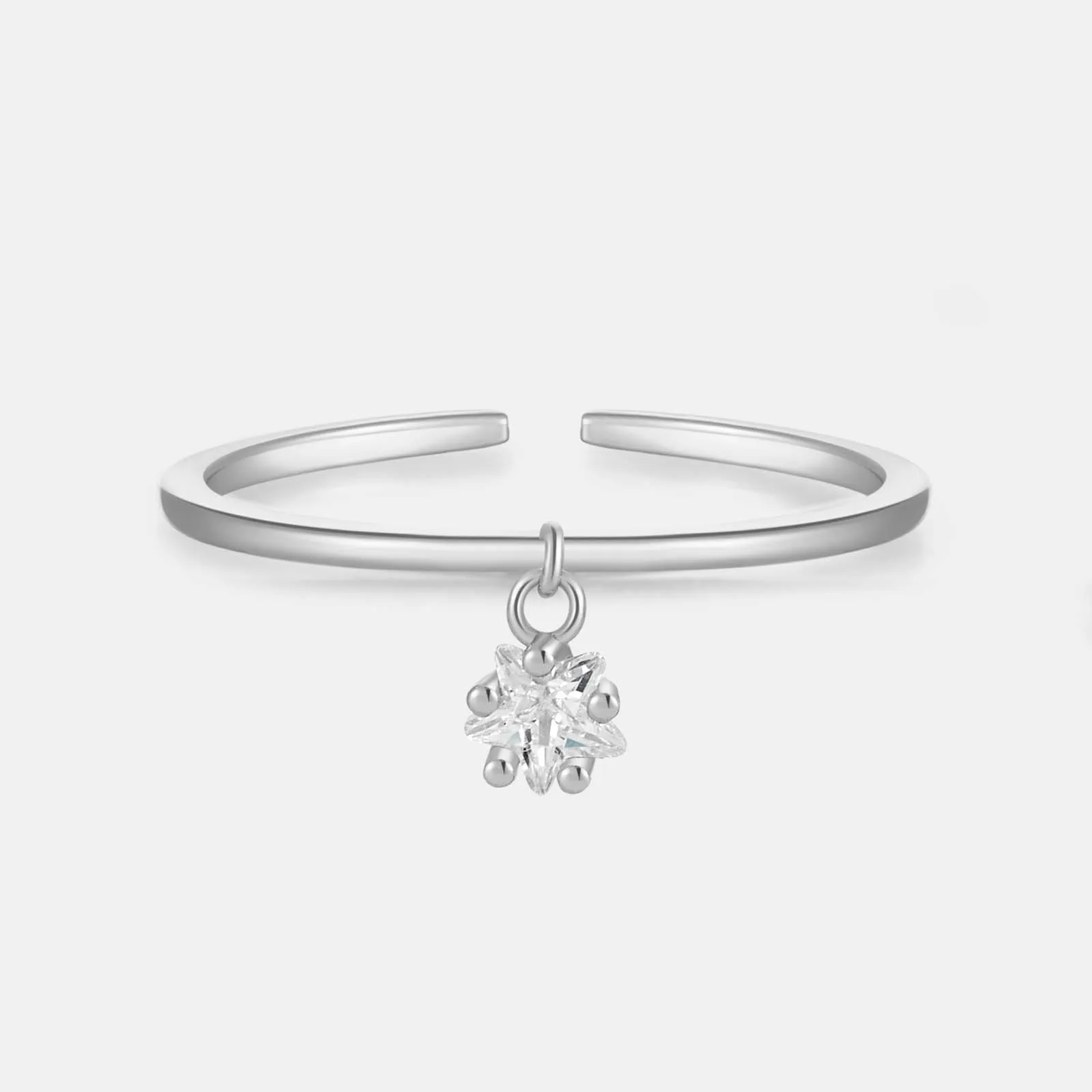 

Регулируемое кольцо со звездой из серебра 2024 пробы