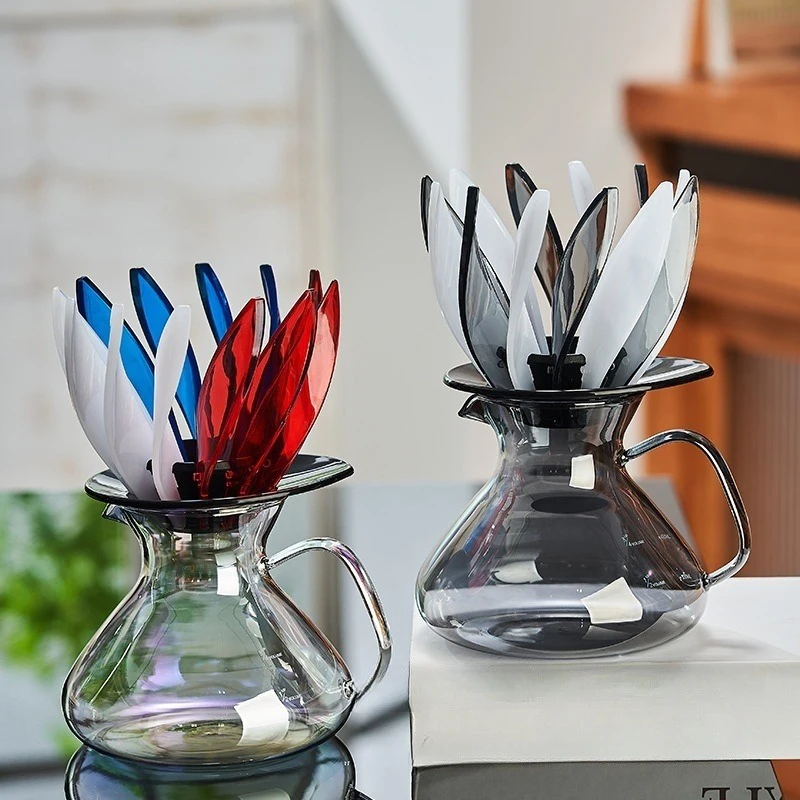 

Removable and replaceable filter cup suitable for V60 drip coffee filter cup resin water lily shaped 12 lotus petals
