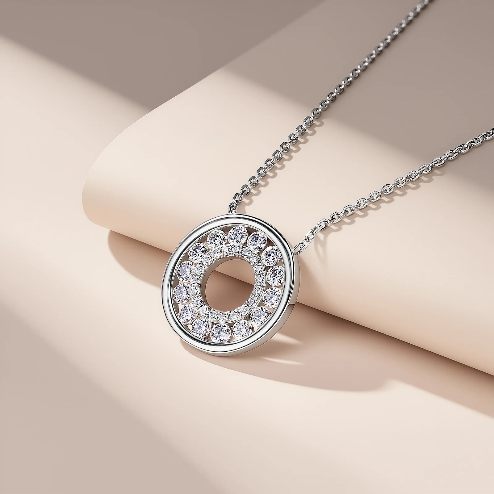 

Classic Round Shape S925 Silver Plated 18K Gold Moissanite Perfect Necklace 1.03ct For Women Gift