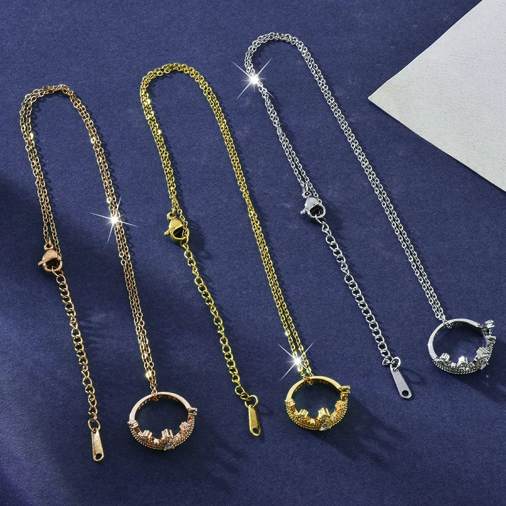 

A fashionable crown ring necklace with a sweet crown collarbone chain and a diamond-encrusted pendant