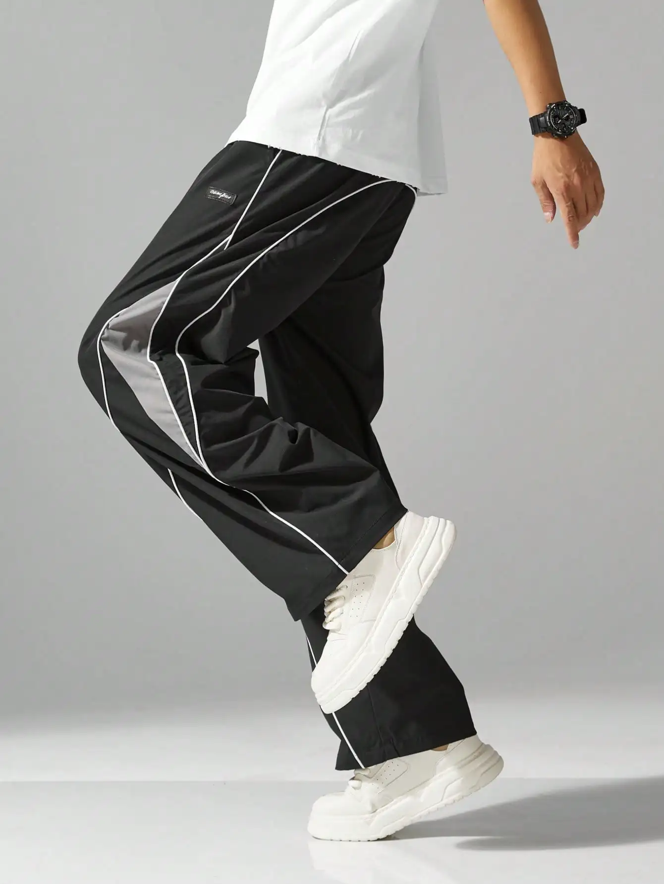 

Men's Loose Fit Jogger Pants with Contrast Side Stripes and Drawstring Waist