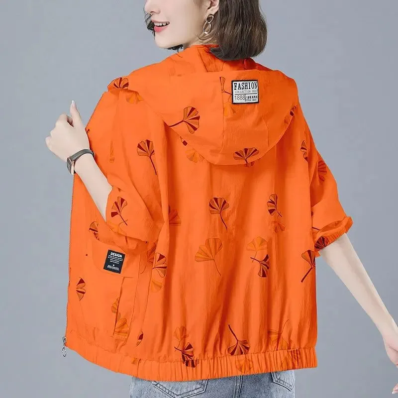 

2025 New Summer Thin Sun Protection Coat Women Fashion Long Sleeve Windbreaker Hooded Print Casual Jacket Female Outerwear B908