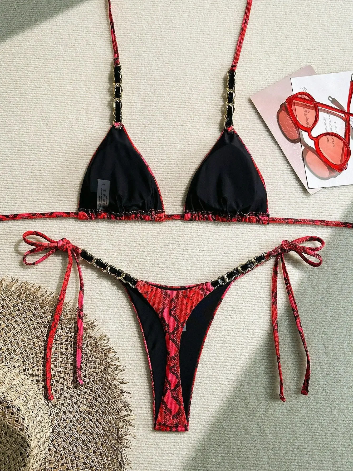 セクシーなレッドスネークスキンプリントマイクロビキニ 2025 女性メタルストラッププッシュアップネクタイサイド Tバック水着ビーチ水着包帯水着