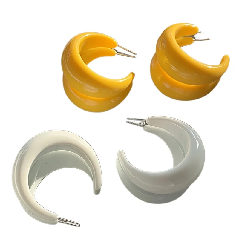 

1 pair of curved acrylic earrings, fashionable and simple summer dressing versatile earrings.