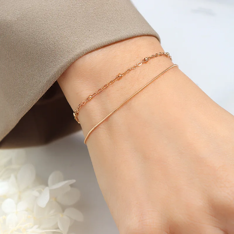 Elegante pulsera de acero de titanio de doble capa, cadena chapada en oro de 18K, joyería antialérgica impermeable para mujeres y niñas, regalo para amigos