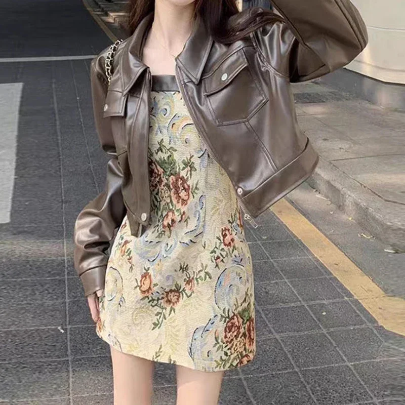 

American retro black short leather jacket women's jacket autumn and winter new fashion design sense high sense casual top.