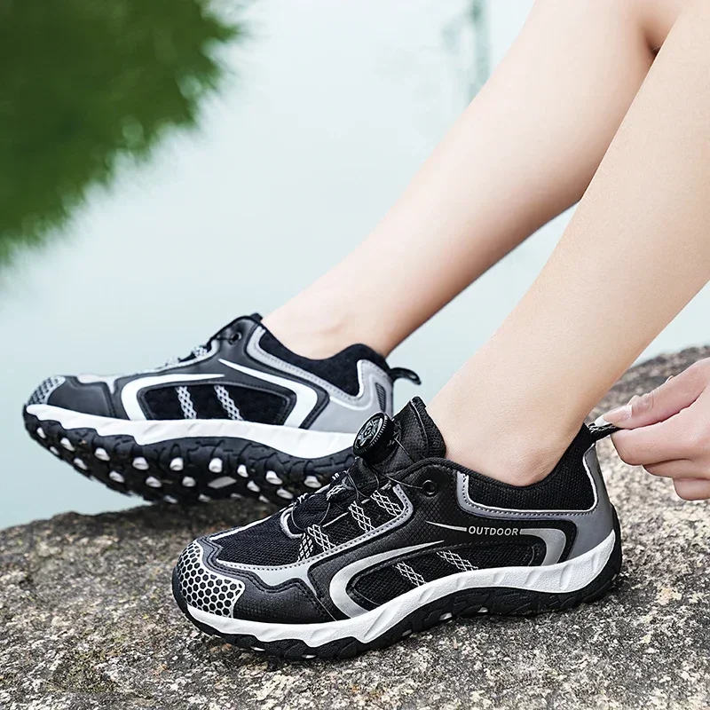 

Professional Mountaineering Shoes for Both Men and Women, Breathable Mesh, Soft Sole, Anti-slip and Scratch-resistant Shoes