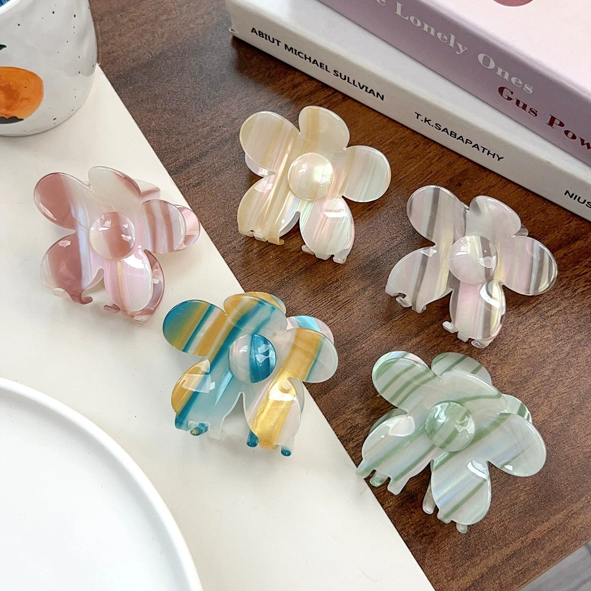 

Korean Style Faux Acetate Flower Hair Clip Claws Elegant Shark Clip High-end Hair Accessory for Ladies