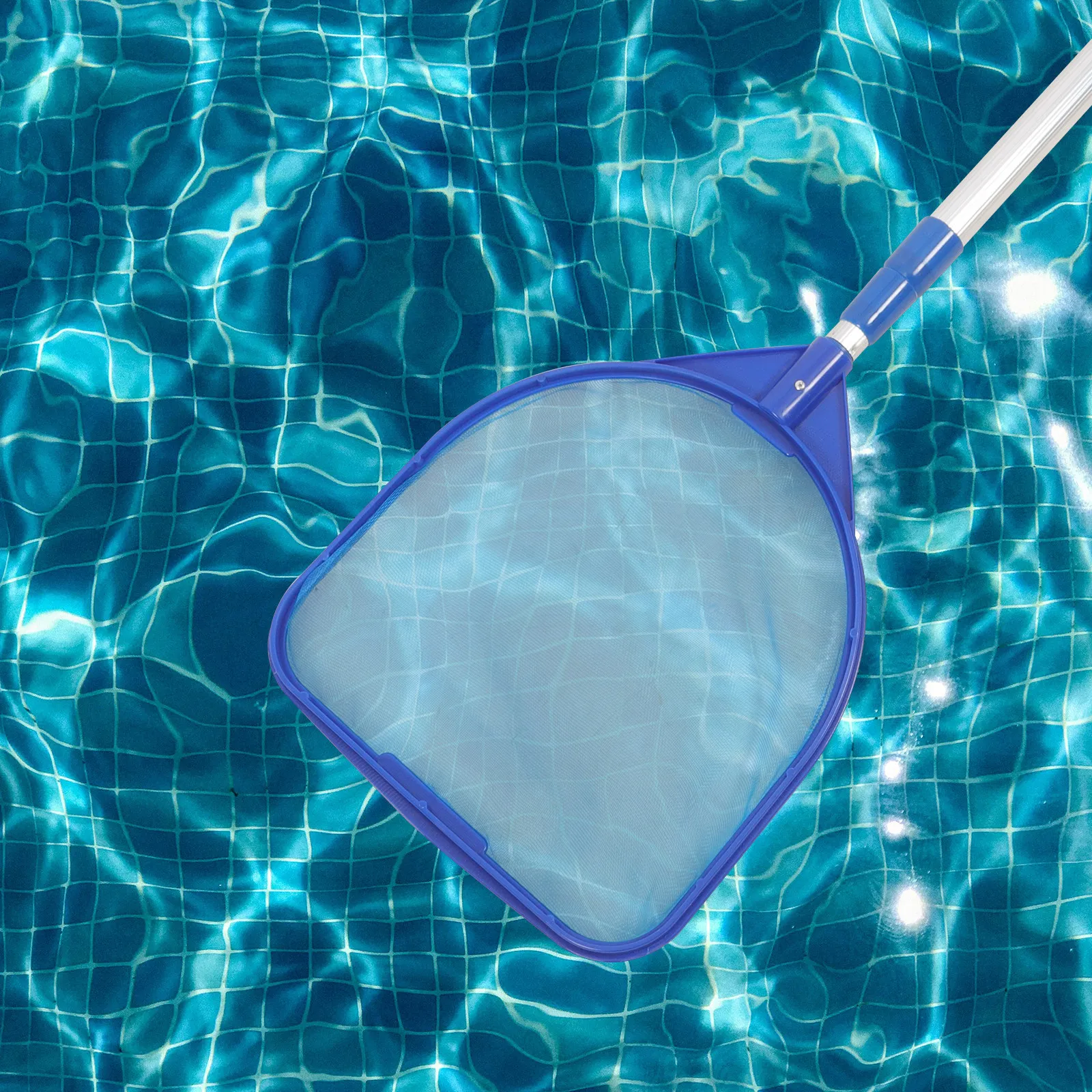 

Прочная сетка-скиммер для бассейна с мелкой сеткой для очистки от листьев и мусора в бассейнах, прудах и уличных водных объектах. Легко использовать.