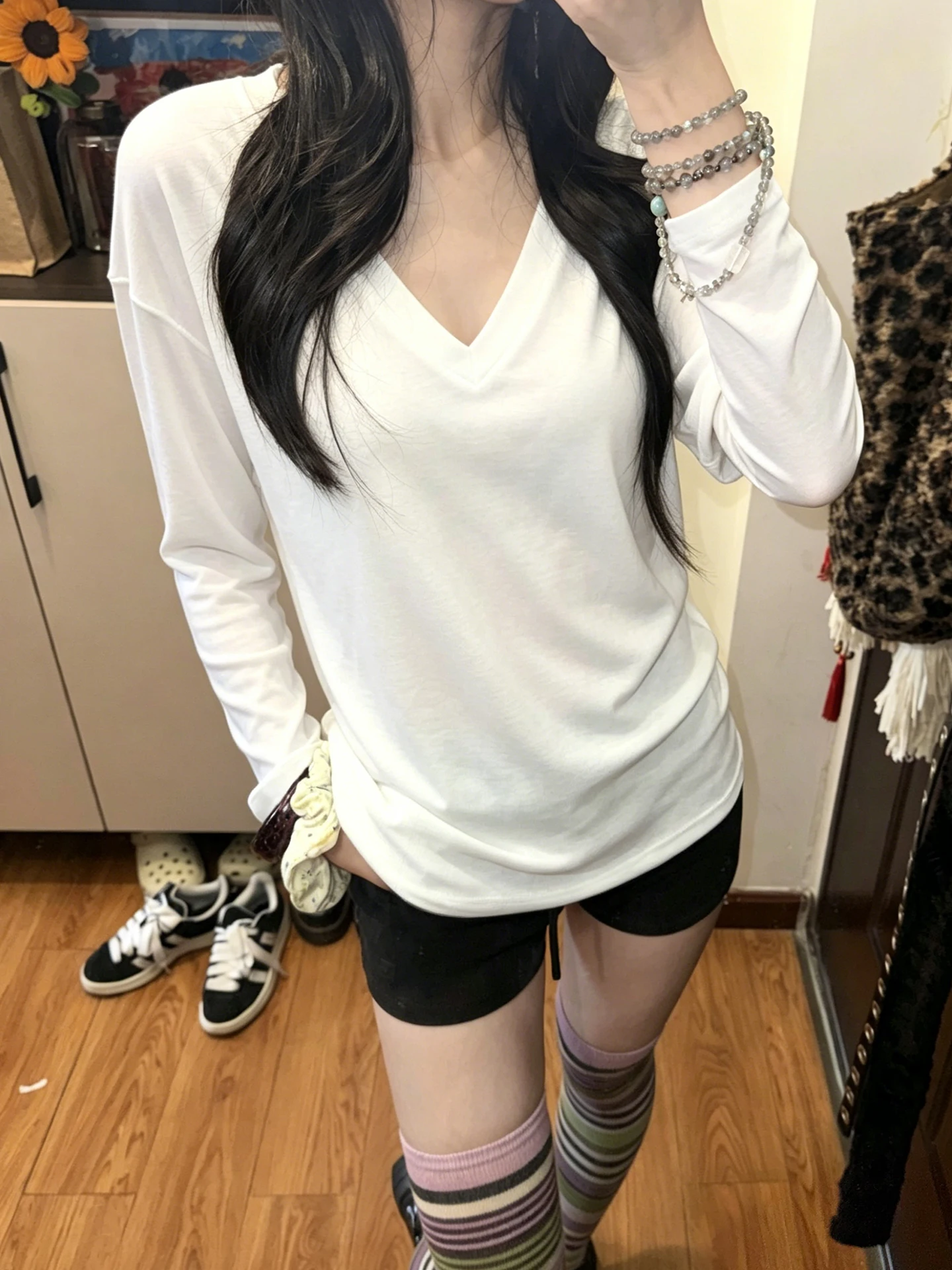 Loose Women's V-Neck Sun Protection Cover up T-Shirt Long Sleeve Comfortable Breathable Antibacterial Anti-Uv Casual Top
