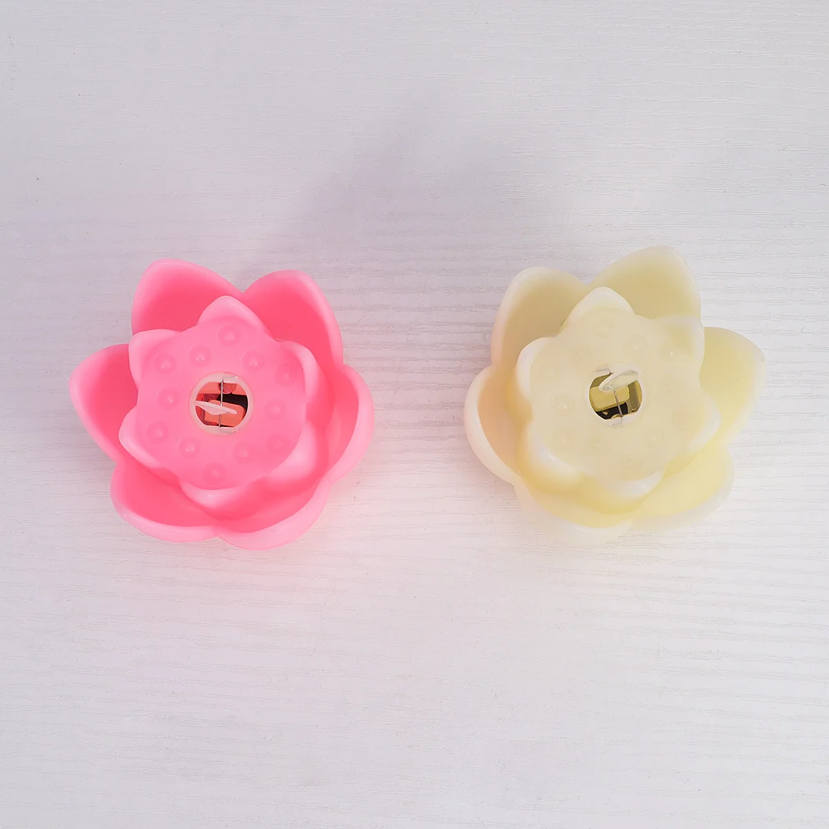 

2Pcs Realistic Lotus LED Environmentally Friendly Plastic Flameless Decorative Light for Home Garden Hotel Use
