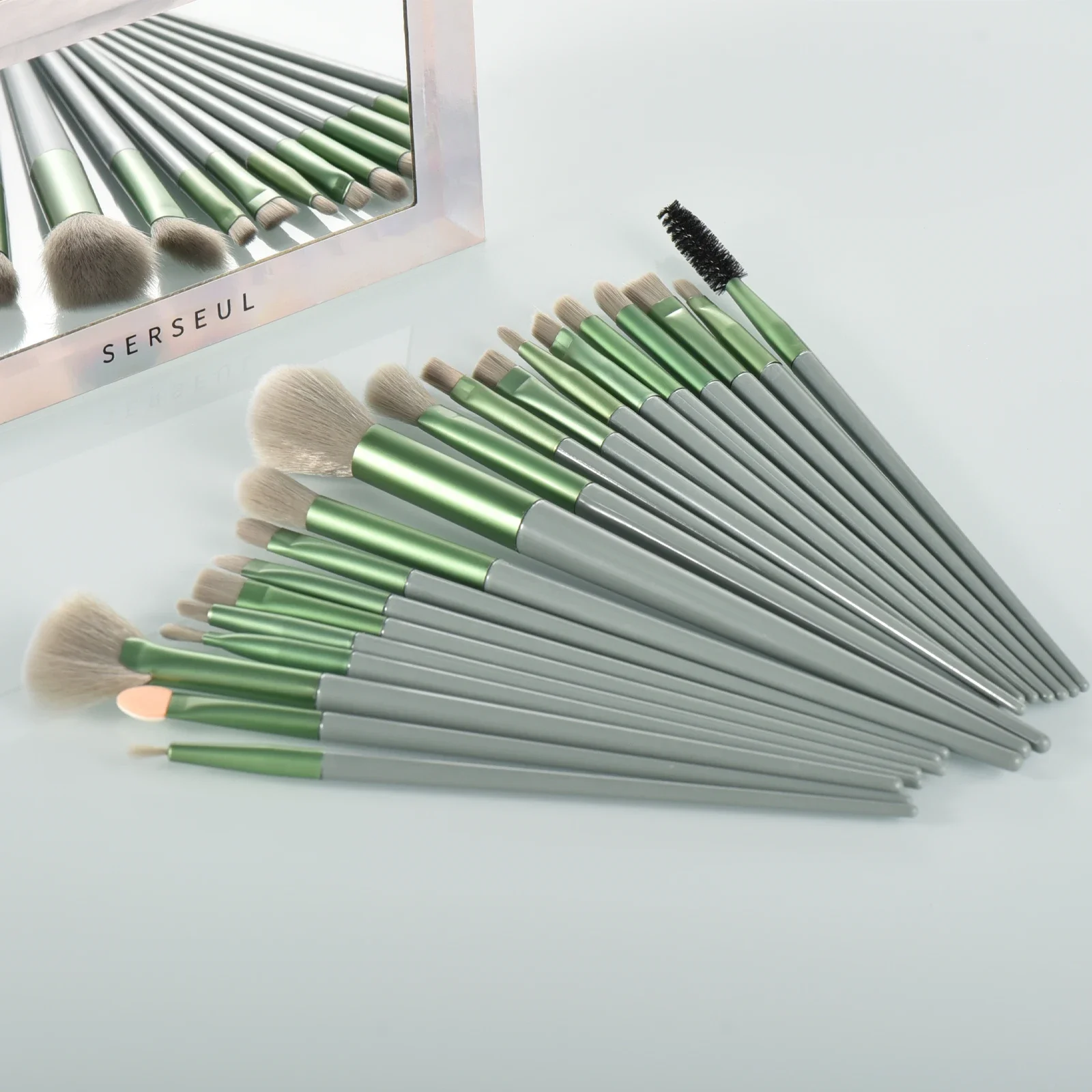 فرش مكياج 20 قطعة باللون الأخضر، طقم فرش مكياج لظلال العيون والكونسيلر وفرشاة الحواجب، وغيرها من أدوات المكياج للنساء/الفتيات