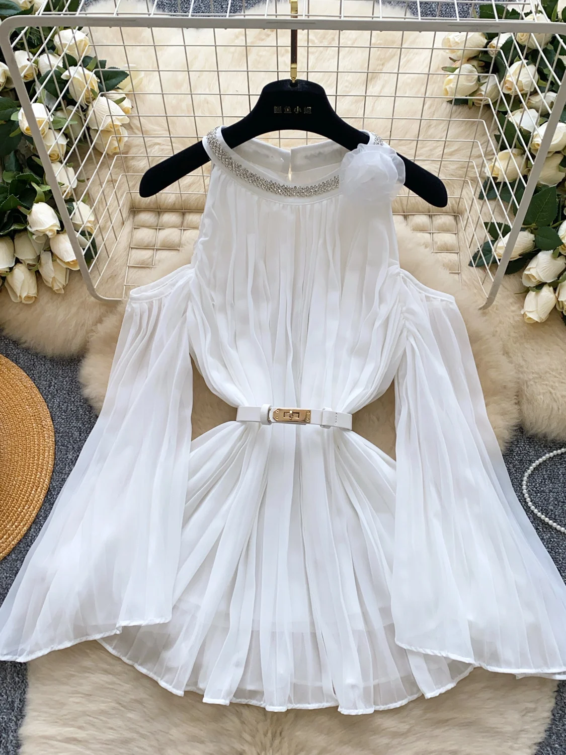 

Retro Sle Bell Sve irt Women Summer Diamond Embellied oulder Baring Thin Lightweight Ele Top Korean Sle