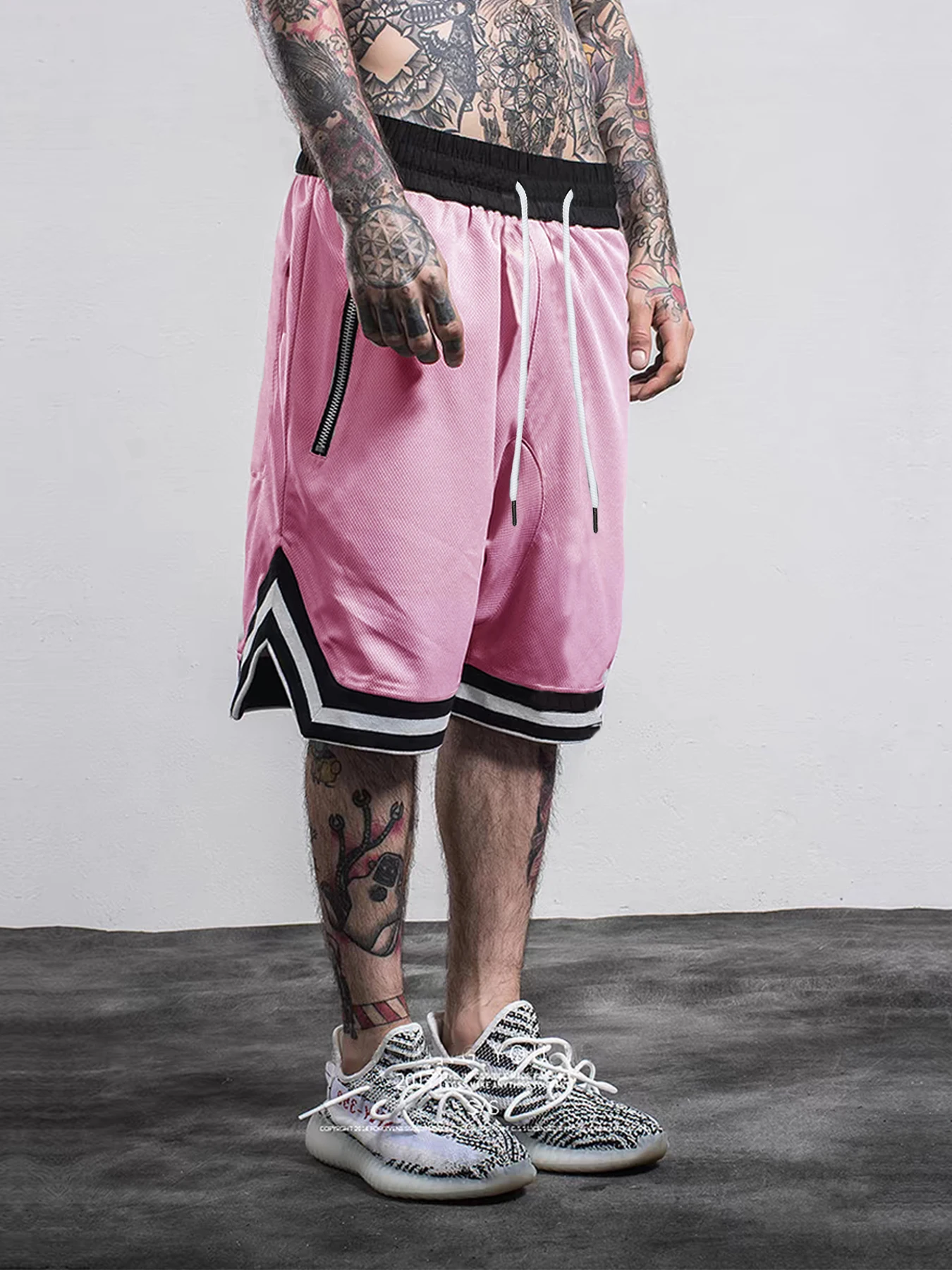 กางเกงบาสเก็ตบอลผู้ชายผ้าตาข่ายแห้งเร็ว กางเกงออกกำลังกายสำหรับฤดูร้อน กางเกงวิ่งลำลอง ระบายอากาศได้ดี