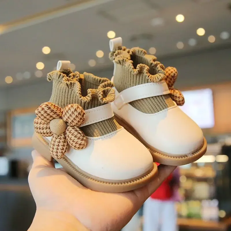 

Cute Girls Casual Shoes Princess Style Baby Flat Shoes Round Toes Non-slip 2025 New Fashion Kids Walking Shoes with Sweet Flower
