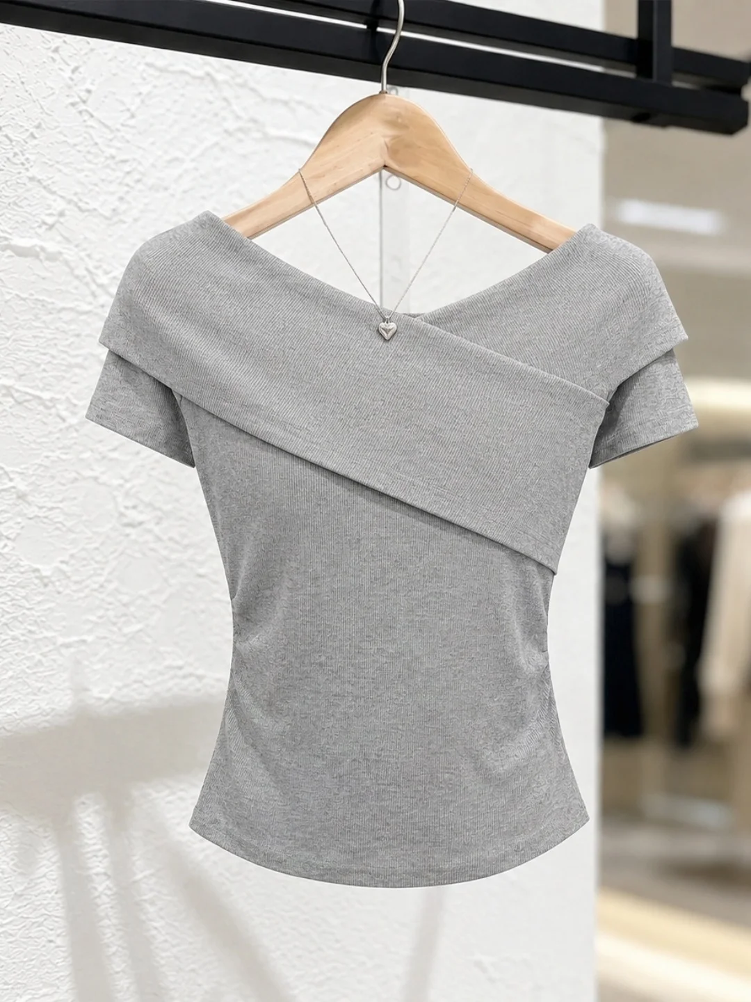 

Slim Fit Short Sleeve T-Shirt Women's Korean Style Versatile Summer 2026 Poetic Lin Design Sensation Casual Fashion Top