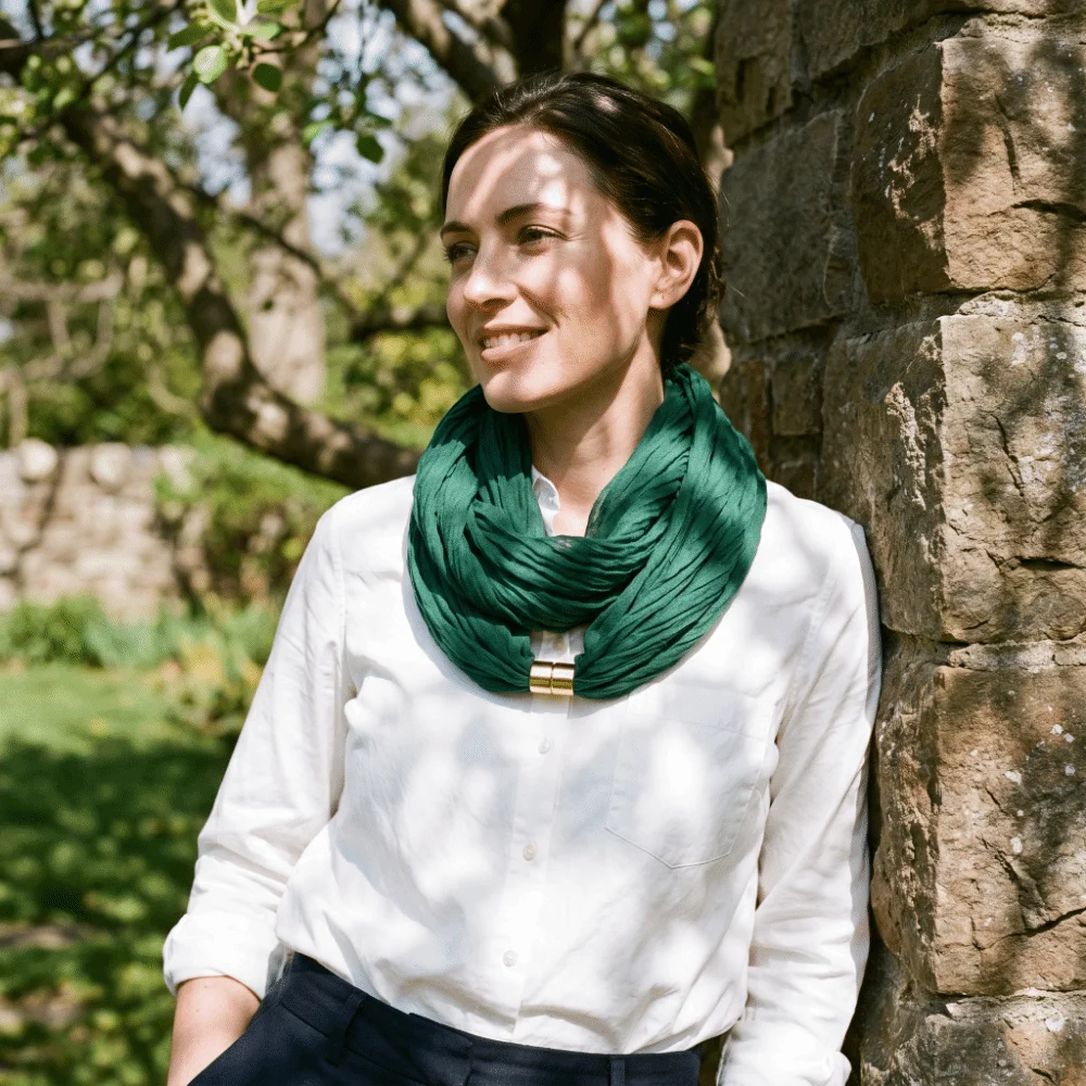 Wrinkle-Resistant Magnetic Buckle Scarf Premium Feel Adjustable Neck Scarf Soft Satin-Texture Solid Color Neck Warmer Commuting