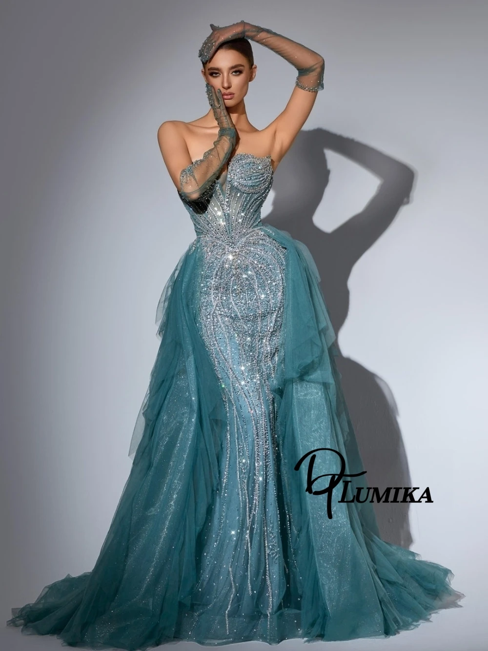 

Luxury Sparkly Teal Evening Gown Strapless Beaded Mermaid Cocktail Dress With Ruffled Tulle Train For Red Carpet No Gloves