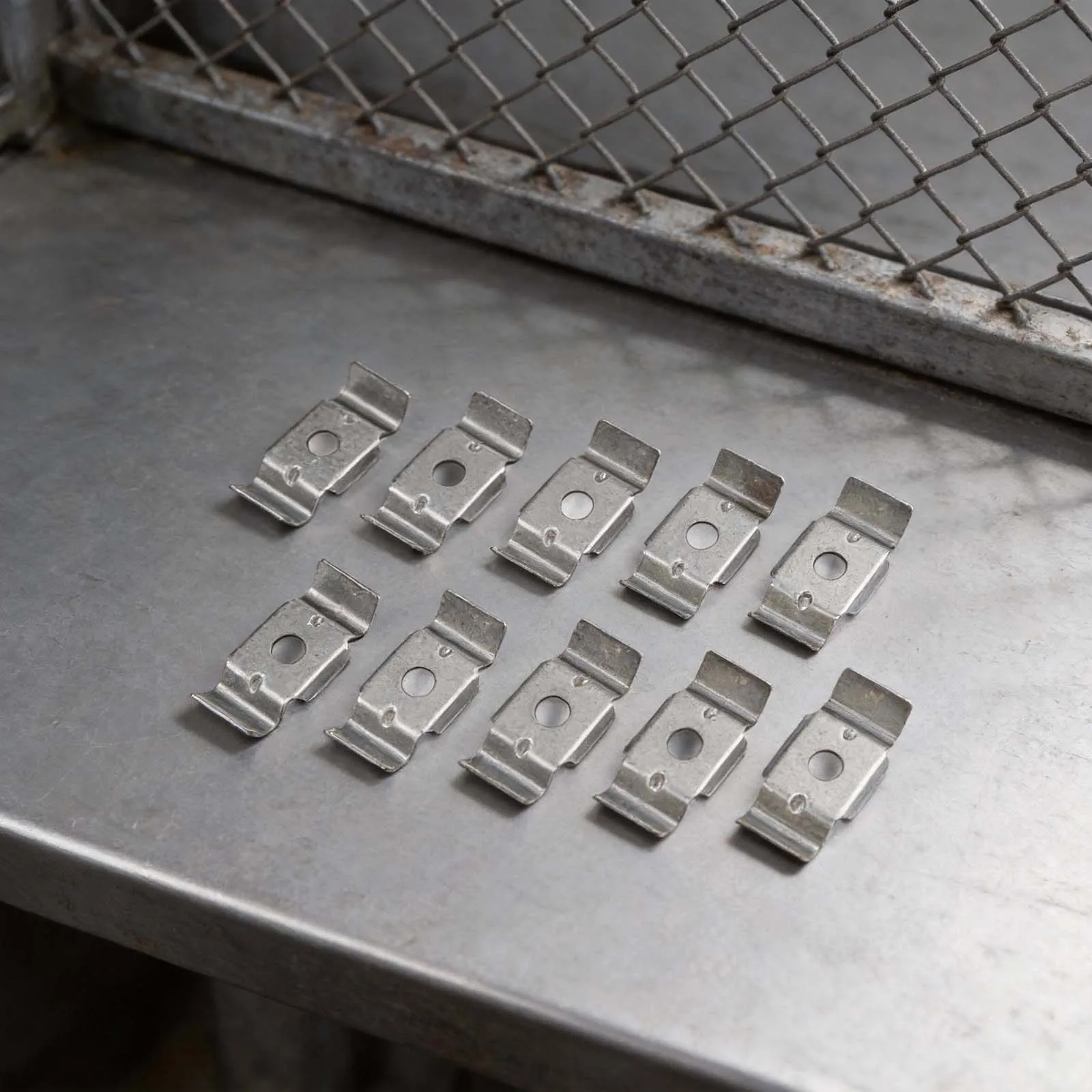 

Набор из 10 прочных кронштейнов для двойных столбов ограждений, совместимых с диаметром 28-32 мм, для комплексных проектов по ограждению территории