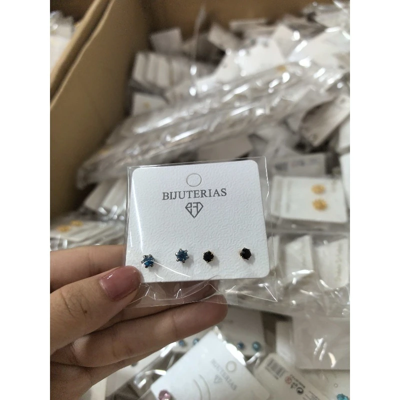 

Elegant Golden Flower Stud Earrings for 1 10 30 Women Delicate Crystal Zircon Design Perfect for Party Wedding and Daily Fashio