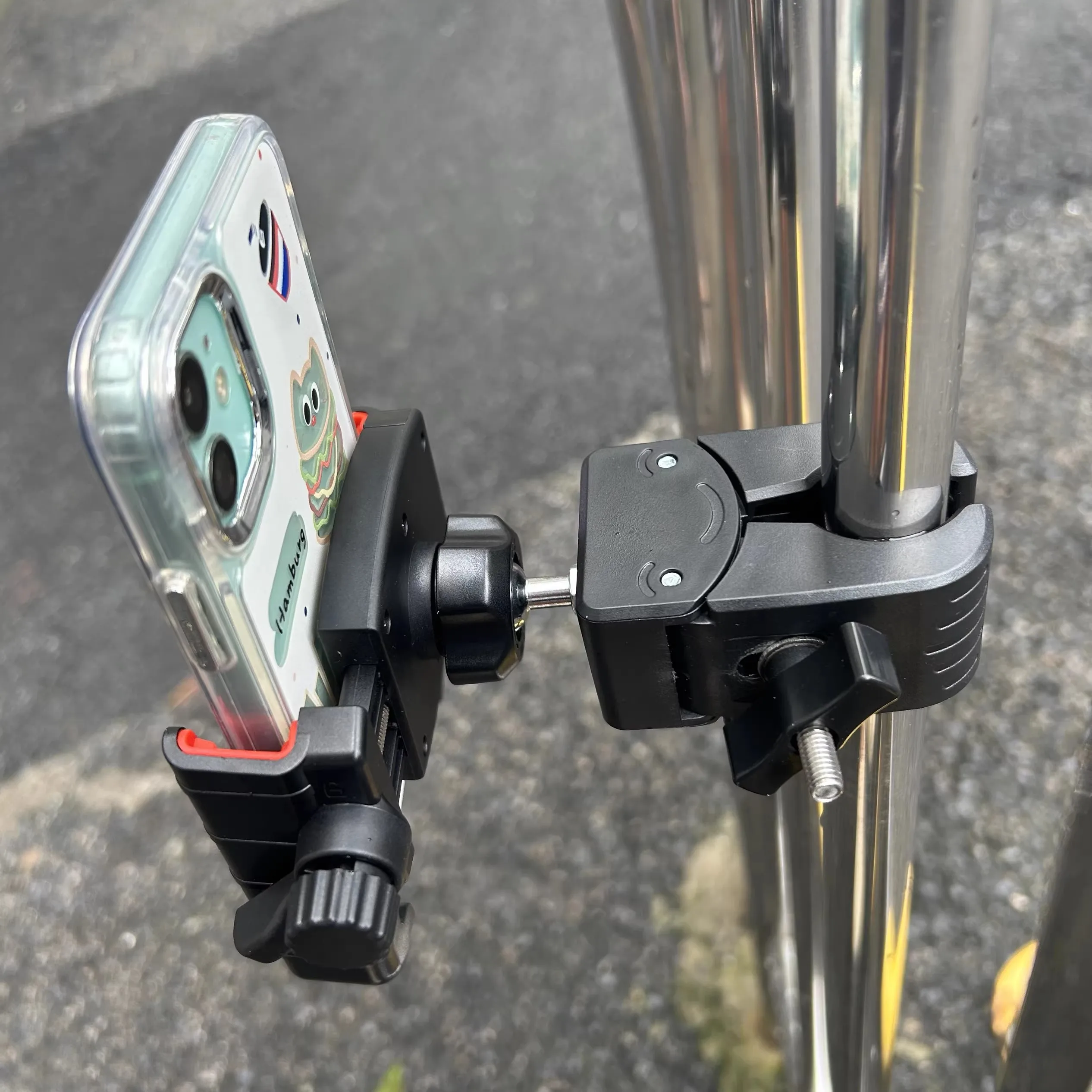 

Shockproof Quick-Release Motorcycle Handlebar Phone Mount Bicycle Navigation Bracket for Secure Mobile Device Placement