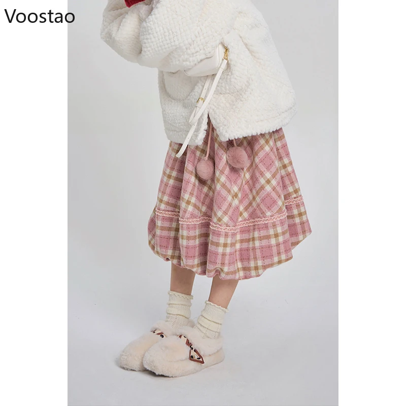 Falda Vintage a cuadros rosa para mujer, falda Midi elegante de estilo pijo con bola de felpa, faldas acampanadas coreanas Y2k para otoño e invierno