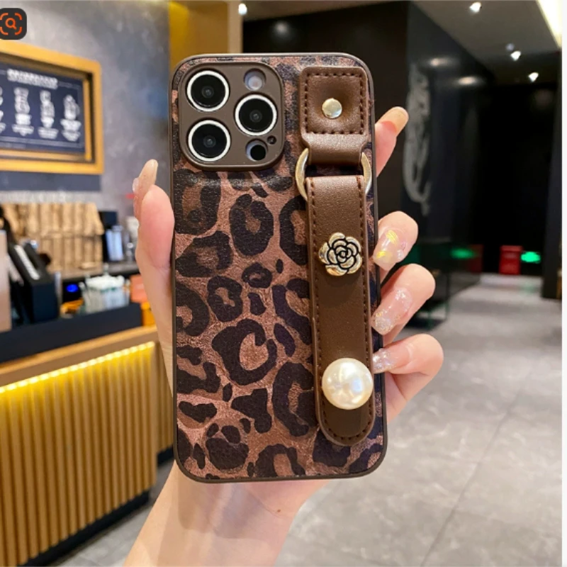 

New Leopard Print Phone Case for iPhone 16pro camellia 15plus Wristband 14 All Inclusive 13 Anti Drop 1211 Soft Protective Cover