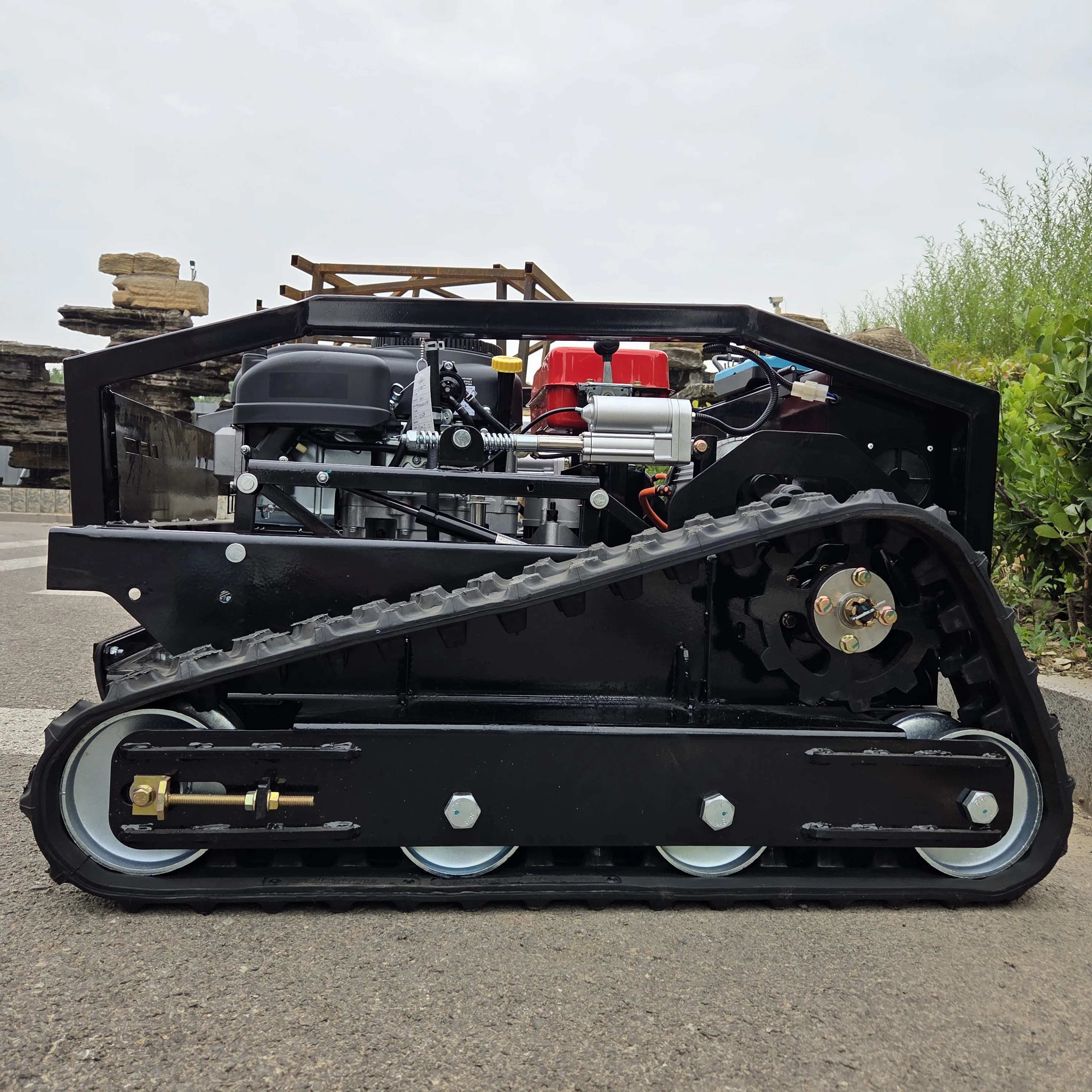 One-button start intelligent remote control lawn mower, fully automatic climbing, easy to operate, simple garden weeding