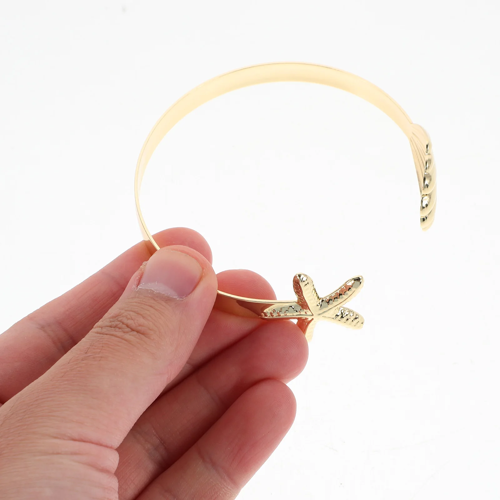 

2Pcs Seashell Sea Bangle Bracelets Adjustable Metal Cuff for Summer Beach Party Boho Jewelry Fashion Statement