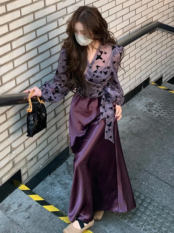 

Модный универсальный комплект из двух предметов: топ с V-образным вырезом и юбка-миди, ретро-дизайн, весна 2025, с длинными рукавами