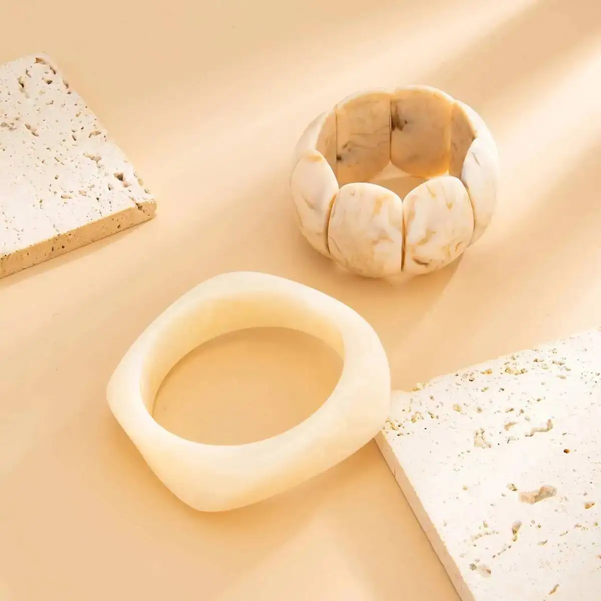 

Lacteo Trend 2 Style Creative Stackable Resin Acrylic Wide Bracelet Temperament Elegant Irregular Charm Bangle Jewelry Accessory