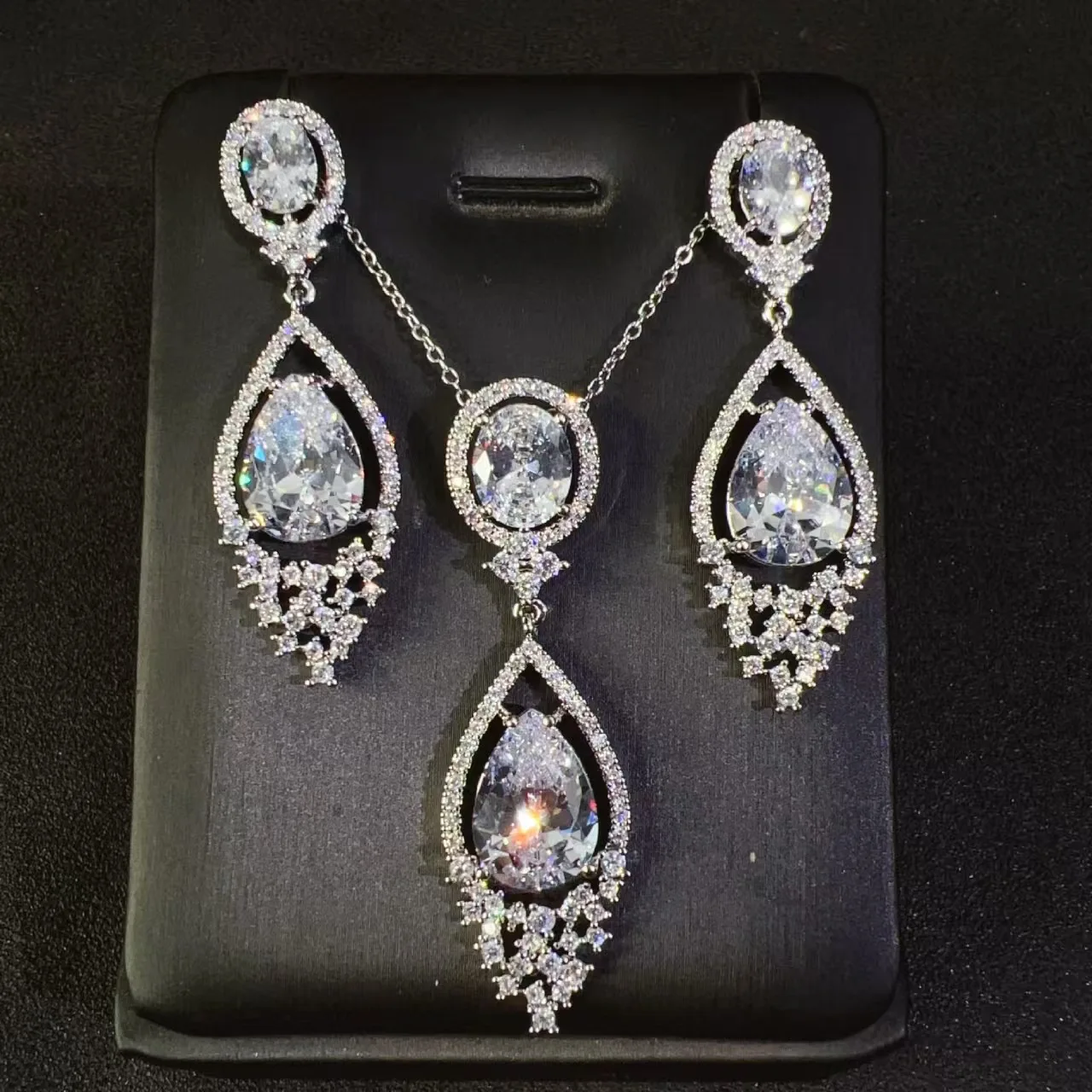 

Light Luxury Water Droplet Zircon Hollow Out Necklace Earrings Two-Piece Set Women Jewelry Set Dress Banquet Accessories New