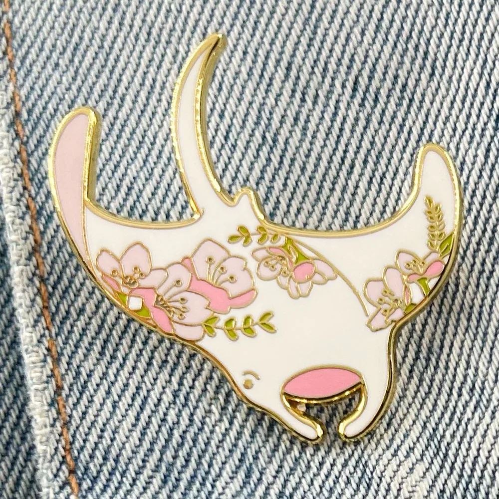 Pink Floral Manta Ray Enamel Pin Cute Blossom Ray Brooch Ocean Lover Lapel Pin Scuba Divers Animal Lovers Gift Collect