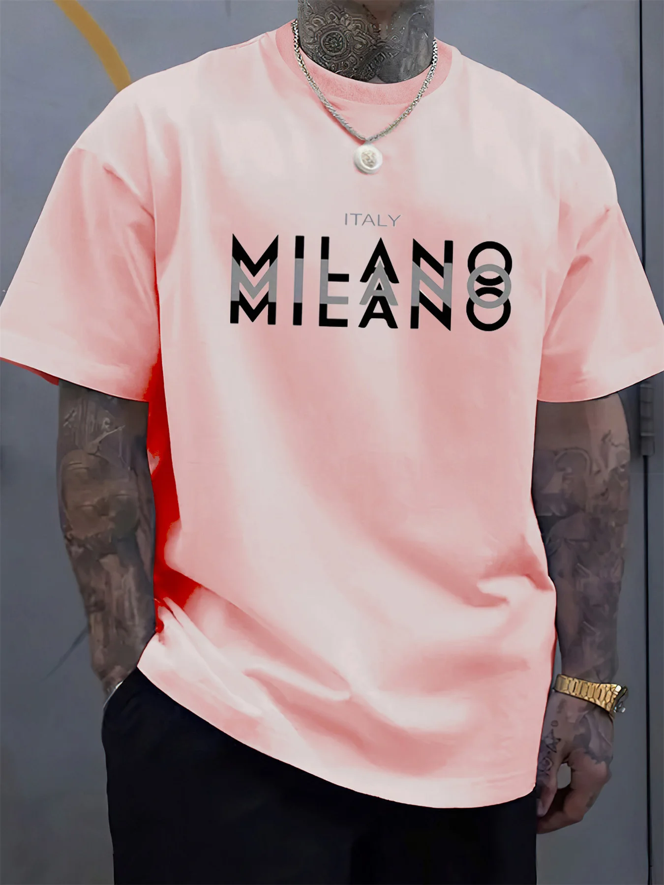 تي شيرت كاجوال من القطن الخالص بنسبة 100% ميلانو "خط فني +" شعار إيطالي صغير مطبوع، تي شيرت عالي الجودة للرجال